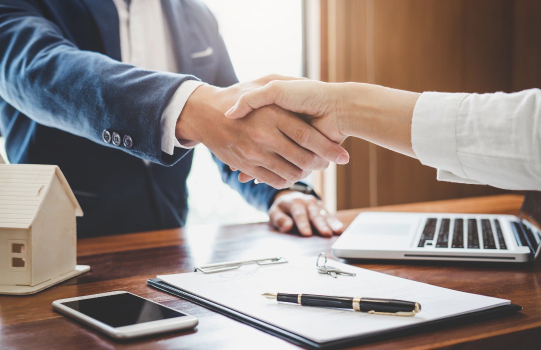 Shaking hands on a new business partnership