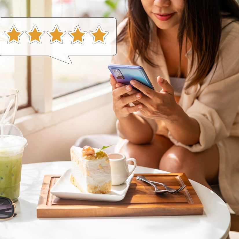 Young woman traveler leaving a review for restaurant reputation management